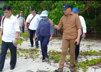 Wakil Bupati Natuna Dampingi Direktur Utama PT DIrgantara   ke Pulau Senua