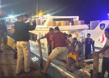 Sat Polairud Polresta Tanjungpinang Bantu Evakuasi Speed Boat Bawa Pasien Dari Anambas