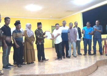 Lurah Tanjung Buntung Serah Terimakan Ketua RW 05 Perum Sarmen Raya Kota Batam