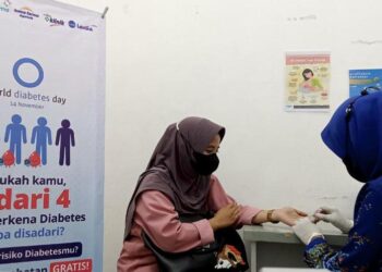 Pringati Hari Diabetes Sedunia Tahun 2022, Holding BUMN Farmasi Gelar Pengecekan Kadar Gula Darah warga Secara Garatis
