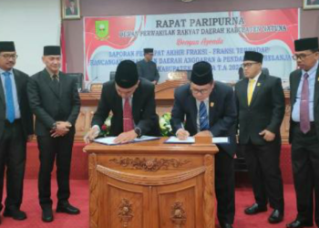 Bupati dan Wakil Bupati Natuna Hadiri Pengesahan APBD Tahun 2023