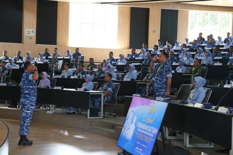 Danlanud RHF Beserta Ketua PIA Ardhya Garini Cab.13/D.I Lanud RHF ikuti Apel Komandan Satuan TNI AU 2022.