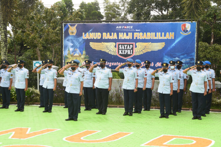 Danlanud RHF Pimpin Upacara Lambang Satuan Berlangsung Khidmat