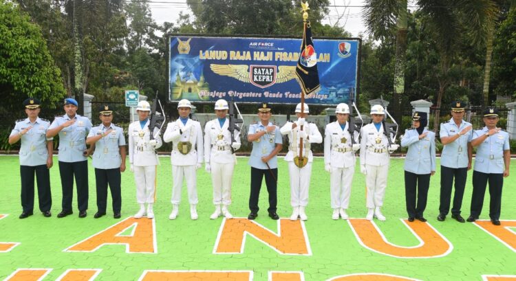Danlanud RHF Pimpin Upacara Lambang Satuan Berlangsung Khidmat