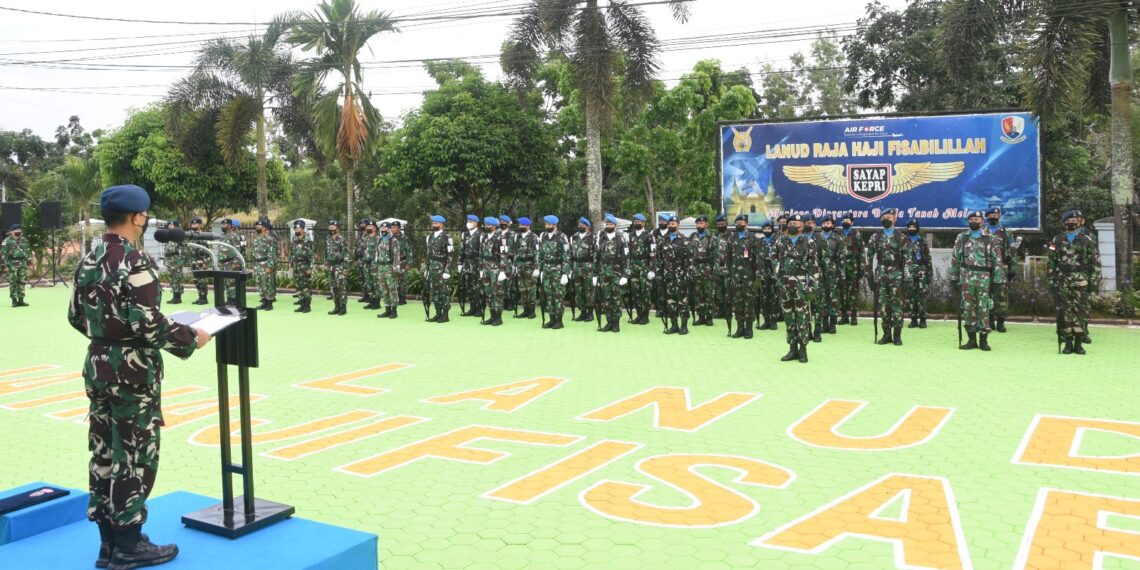 Amanat Danlanud RHF Saat Upacara Mingguan Tingkatkan SDM Kunci Sukses Dalam Bertugas.