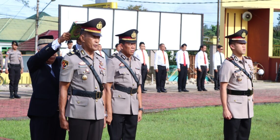 Kapolres Pimpin Upacara Sertijab Jabatan Punsional Di Mapolres Bengkayang