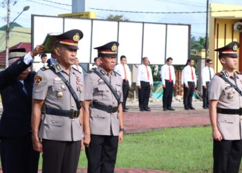 Kapolres Pimpin Upacara Sertijab Jabatan Punsional Di Mapolres Bengkayang