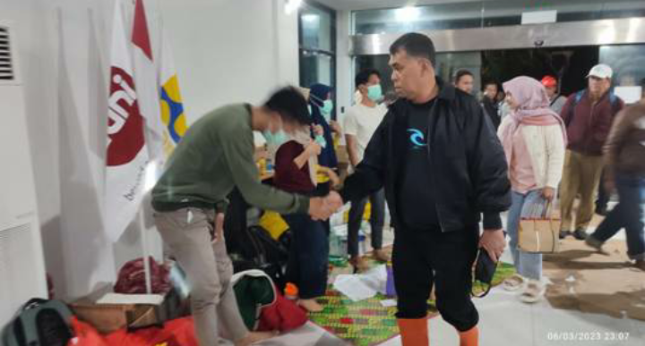 Lonsor di Serasan 27 Rumah Tertimbun Tanah 