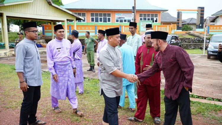 Program Safari Ramadhan 1444. H Pemkab Lingga Serahkan Berbagai Bantuan