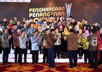 Terdepan Penanganan Covid-19, Bio Farma Group Raih Penghargaan PPKM Award 2023