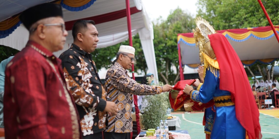 Wisuda Siswa-siswi Kelas XII SMAN 1 Lembah Melintang Sekaligus Gelar Perpisahan