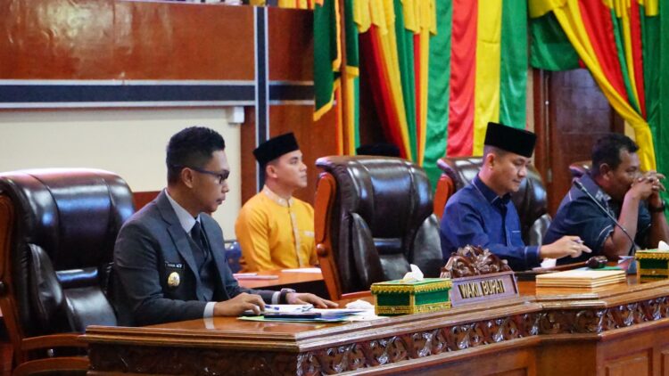 Pada Paripurna DPRD Lingga Pemkab Sampaikan LKPJ Tahun 2022 & RANPERDA