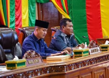 Pada Paripurna DPRD Lingga Pemkab Sampaikan LKPJ Tahun 2022 & RANPERDA
