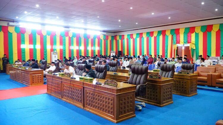 Pada Paripurna DPRD Lingga Pemkab Sampaikan LKPJ Tahun 2022 & RANPERDA