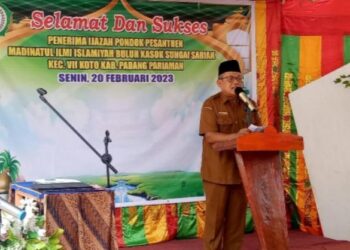 Sekda Dan Asisten II Pemkab P.Pariaman Hadiri Penyerahan Ijazah Santri Pondok Pesantren