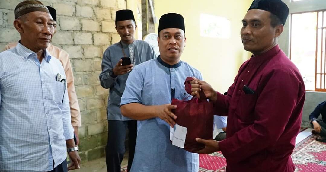 Bupati Lingga Terus Lanjutkan Safari Ramadhan Di Desa Secawar