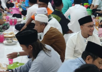 Bupati dan Wakil Bupati Natuna Disambut Warga Pulau Laut