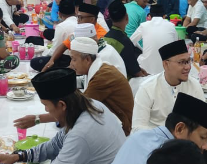 Bupati dan Wakil Bupati Natuna Disambut Warga Pulau Laut