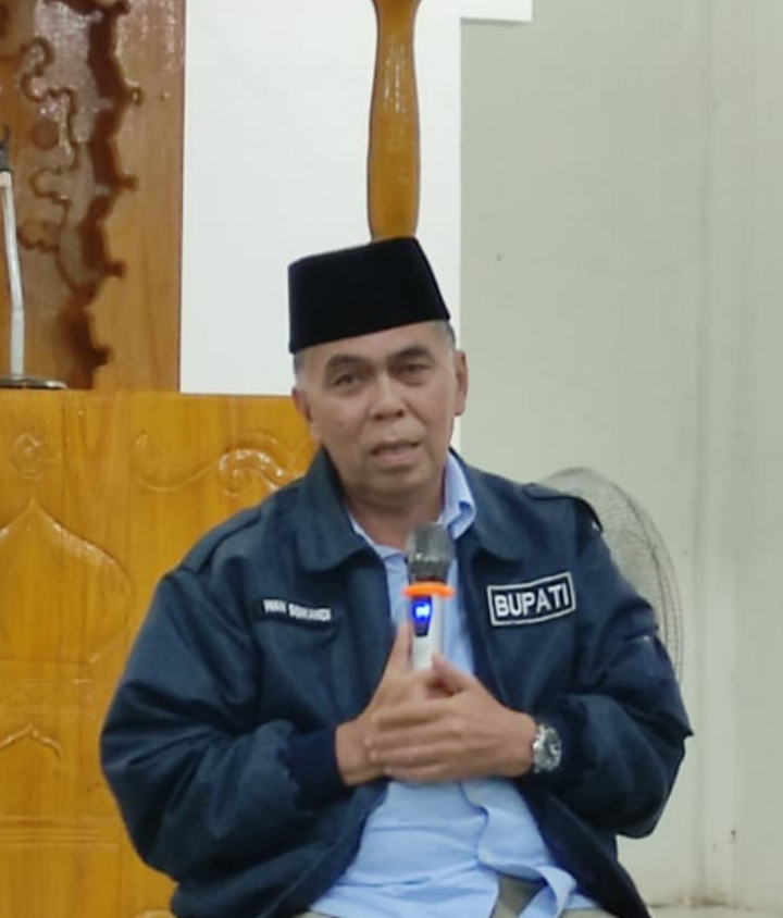 Bupati dan Wakil Bupati Natuna Disambut Warga Pulau Laut
