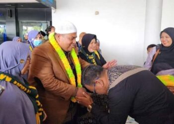 Bupati Suhatri Bur Beserta Rombongan Tiba di Tanah Air, Usai Laksanakan Ibadah Umrah