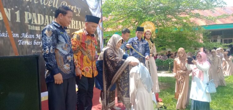 Perpisahan Siswa-siswi Kelas IX MTSN 1 Padang Pariaman Dihiasi Berbagai Seni Tari Budaya