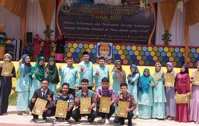 Pelepasan Siswa Kelas XII Angkatan 23 SMK Negeri 1 Sijunjung Gelar Perpisahan