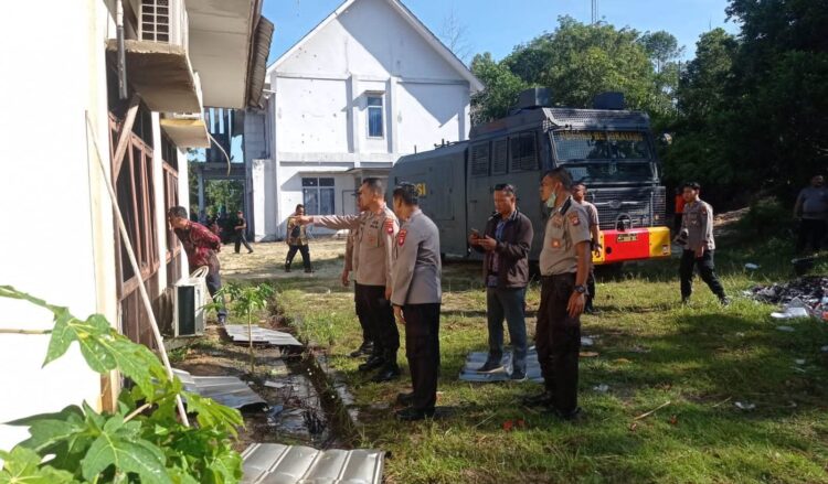 Sigap Atasi Kebakaran Jajaran Polres Bengkayang Kerja Sama BPBD Dan TNI Padamkan Api