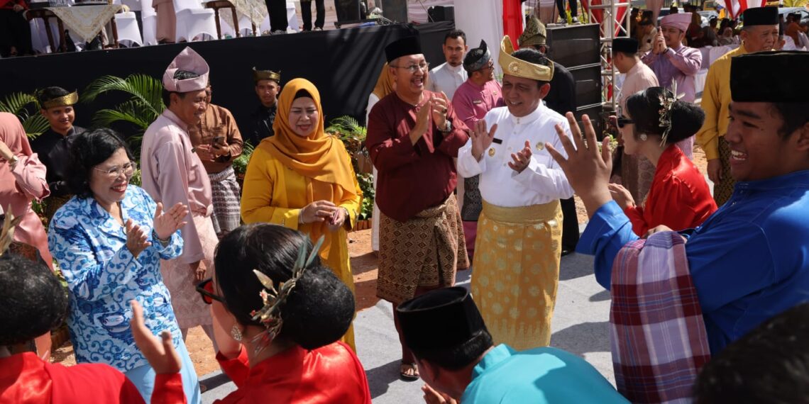 Peringati Hardiknas 2023 Para Siswa Tampilkan Berbagai Seni & Budaya Disaksikan Gubernur