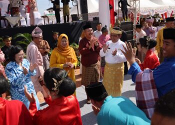 Peringati Hardiknas 2023 Para Siswa Tampilkan Berbagai Seni & Budaya Disaksikan Gubernur