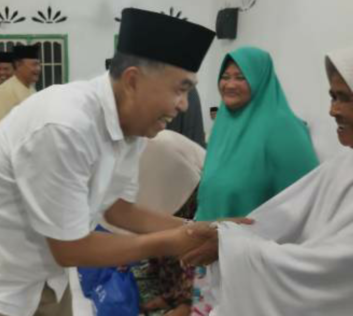 Safari Ramadhan Bupati Serahkan Bantuan Dari Metco