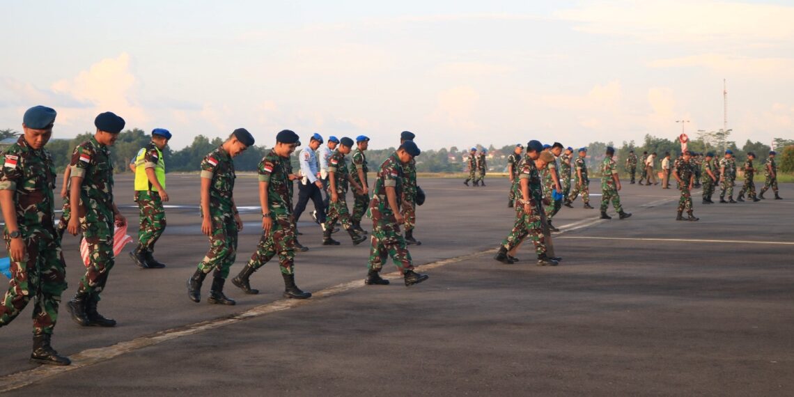Lanud Raja Haji Fisabilillah Laksanakan Kegiatan Pembersihan Bersama Di Bandara RHF
