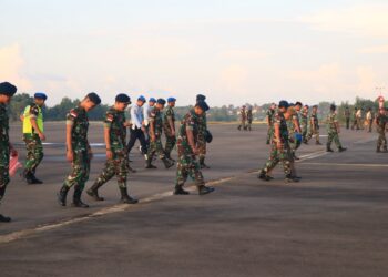 Lanud Raja Haji Fisabilillah Laksanakan Kegiatan Pembersihan Bersama Di Bandara RHF