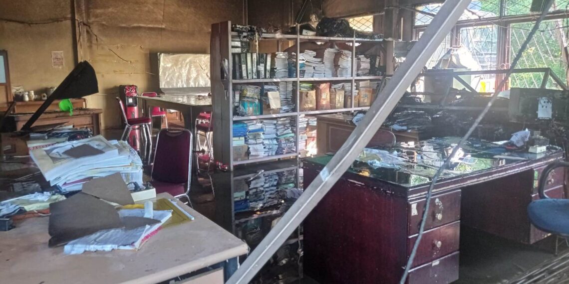 Sigap Atasi Kebakaran Jajaran Polres Bengkayang Kerja Sama BPBD Dan TNI Padamkan Api