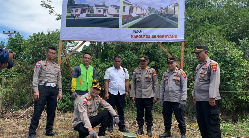 Kapolres Bengkayang Letakkan Batu Pertama Pembangunan Asrama Anggota Polri