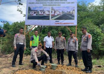Kapolres Bengkayang Letakkan Batu Pertama Pembangunan Asrama Anggota Polri