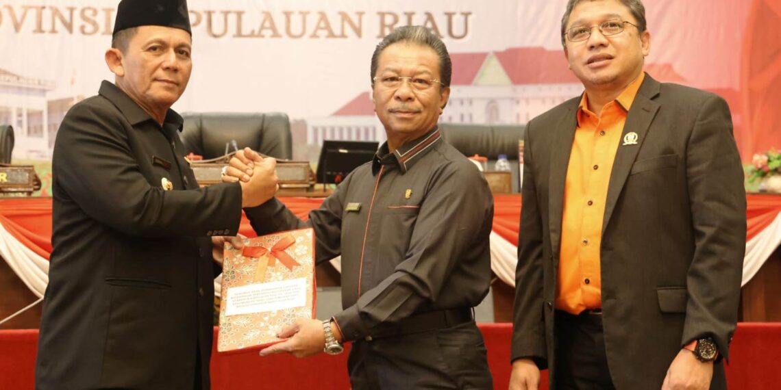 DPRD Kepri Gelar Rapat Paripurna LKPJ Gubernur Kepri Tahun 2022 Diterima Beberapa Catatan