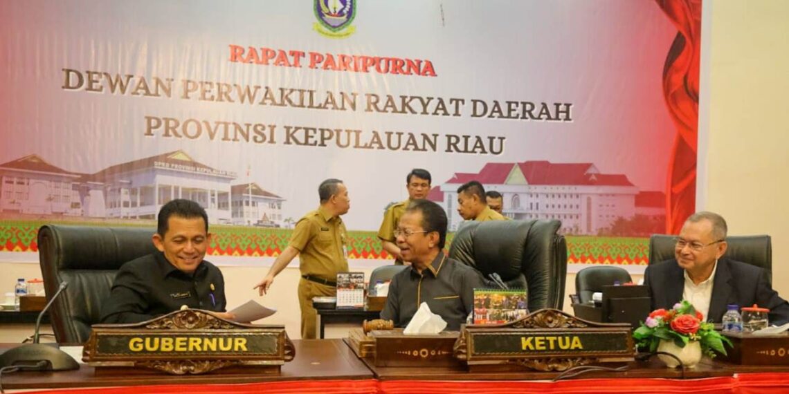 Gubernur Sampaikan Jawaban Ranperda LPP APBD 2022 Dalam Rapat Paripurna DPRD Kepri