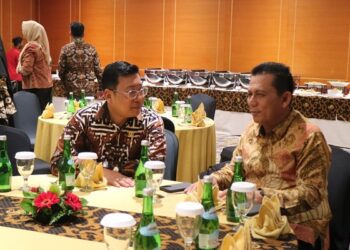 Gubernur Ansar Ahmad Saat Berbincang Dengan Kepala Bapanas RI Arief Prasetyo Adi. Foto Ist