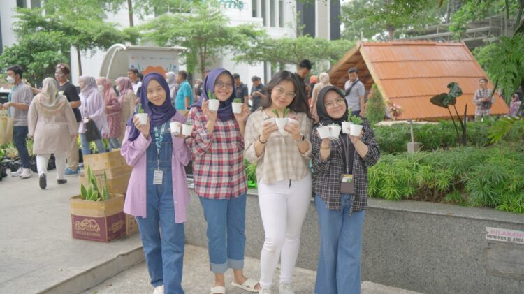 Bio Farma Libatkan Karyawan Upaya Lestarikan Lingkungan Dalam Program “Bottle Exchange with Plants”