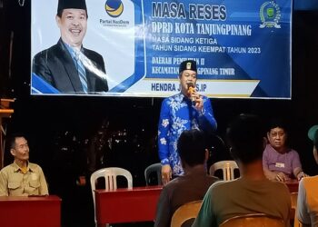 Wakil Ketua II DPRD KOta Tanjungpinang Hendra Jaya Saat Reses di Perumahan Hangtuah Permai. Foto ALPIAN TANJUNG