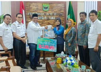 Raih Medali Emas Di Ajang O2SN Karate Tingkat Provinsi Sumatera Barat, Bupati Berikan Reward