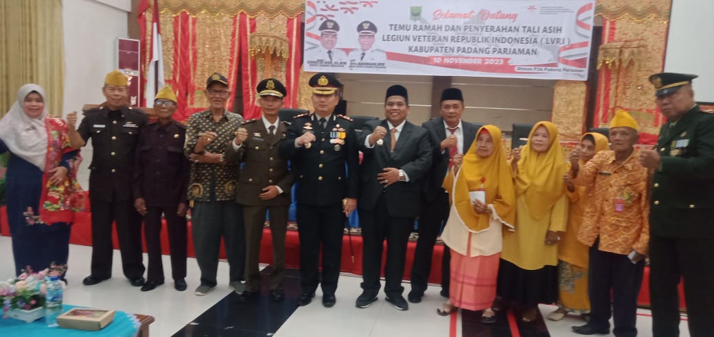 Pada Peringati Hari Pahlawan Pemkab P. Pariaman Serahkan Tali Asih Kepda 70 LVRI Padang Pariaman