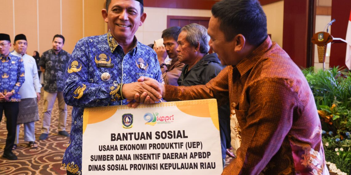 Gubernur Kepri Serahkan Bantuan Sosial, UEP, Beras Untuk Masyarakat Tanjungpinang & Bintan