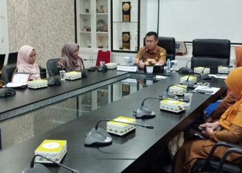 Sekretaris Daerah Kota Tanjungpinang, Zulhidayat Saat Sosialisasi Survey Kepuasan Masyarakat