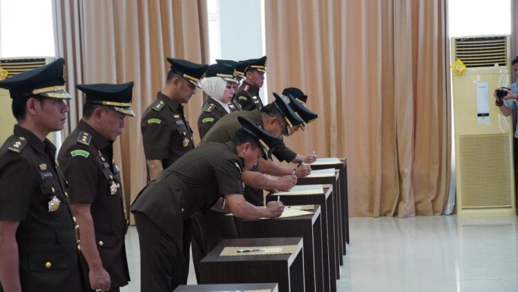 Kajati Kepri Pimpin Upacara Setijab Sekaligus Lantik Eselon II & III Di Lingkungannya