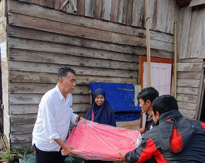 Bupati Wan Siswandi Tinjau Rumah  Warga Terdampak  Puting Beliung