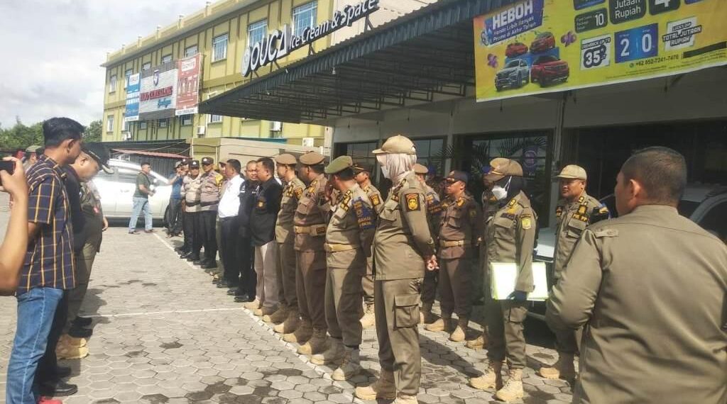 Satpol PP Kota Tanjungpinang Dibawah Komando Abdul Kadir Ibrahim Bongkar Bangunan Liar