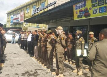 Satpol PP Kota Tanjungpinang Dibawah Komando Abdul Kadir Ibrahim Bongkar Bangunan Liar