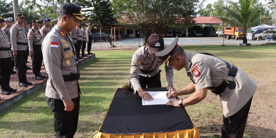 Kapolres Bengkayang Pimpin Upacara Serah Terima Jabatan Kabag Logistik