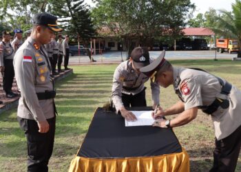 Kapolres Bengkayang Pimpin Upacara Serah Terima Jabatan Kabag Logistik